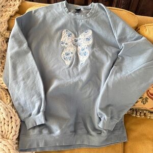 Cute Sweatshirt with Bow Appliqué Detail. Blue/floral. XL